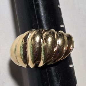 70s Sarah Coventry Goldtone Ribbed Ring 7.5 Adjustable